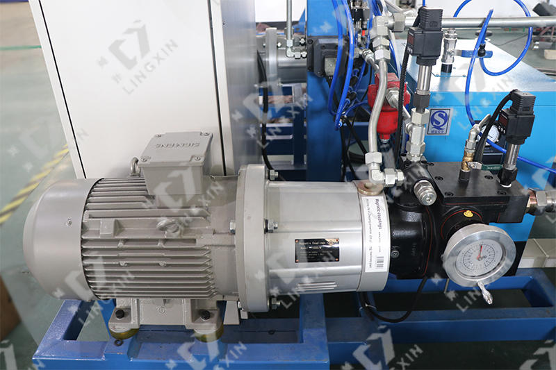 聚氨酯發(fā)泡機(jī)