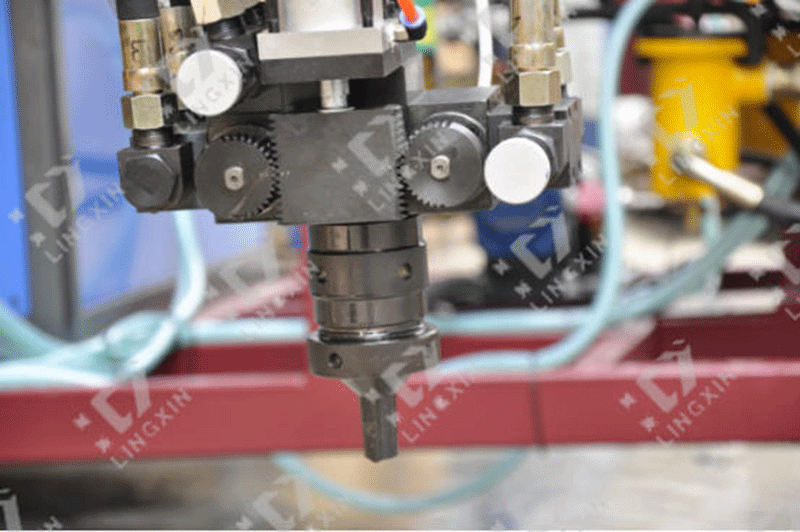 聚氨酯噴膠發(fā)泡機(jī)